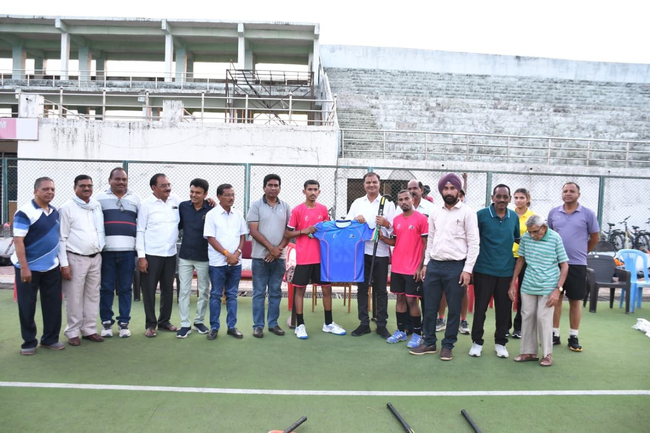 खेलो इंडिया सेंटर में हॉकी जर्सी का अनावरण, महापौर बोले: अनुशासन से ही बनते हैं खिलाड़ी