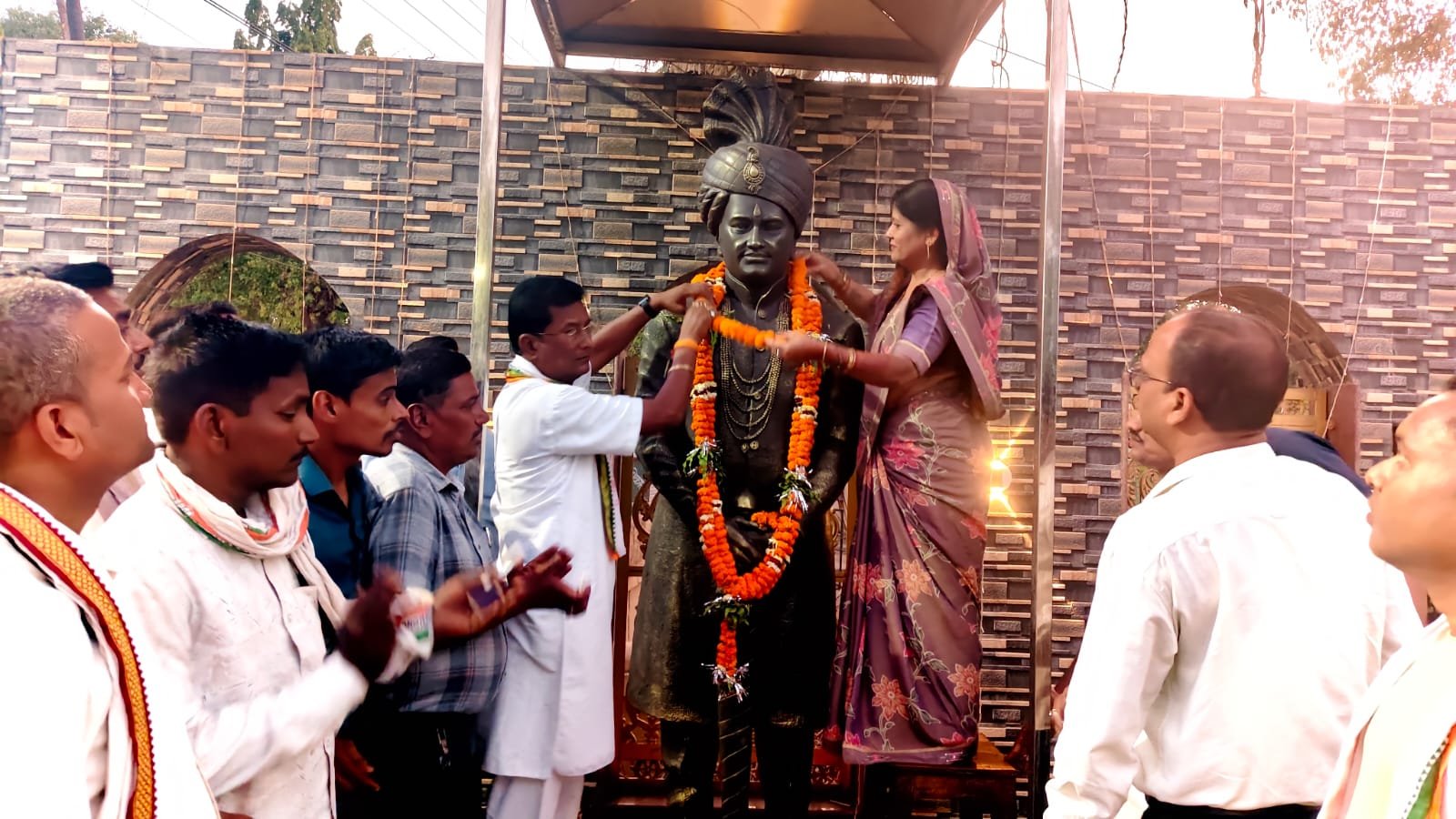 दिवंगत राजा देवव्रत सिंह की जन्म जयंती पर कांग्रेसजनों ने दी श्रद्धांजलि, विधायक यशोदा वर्मा ने बताया जनसेवा और राजनीति का प्रेरणास्रोत