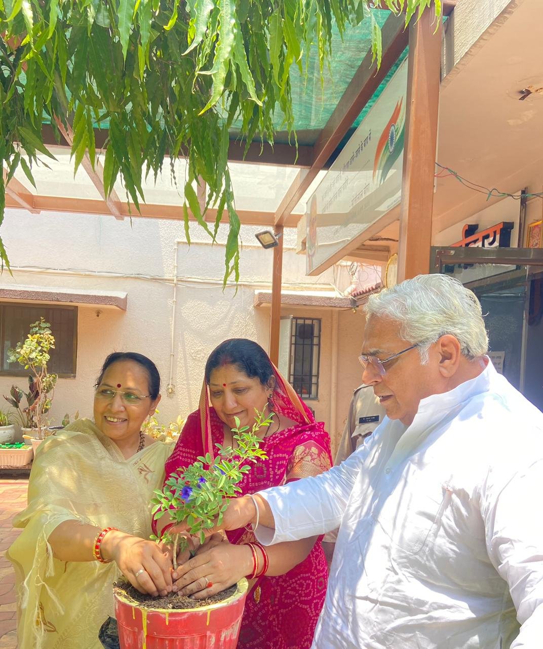 “एक पेड़, एक संकल्प—प्रकृति का संरक्षण ही मानवता का संरक्षण है : अरुण वोरा”